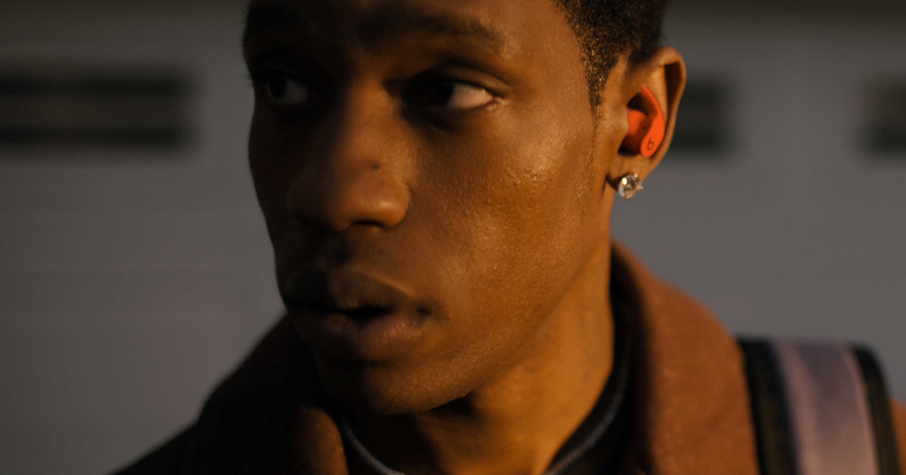 Athlete wearing the Powerbeats fit earbuds