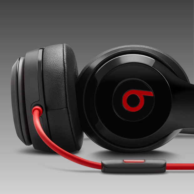 beats solo 2 black and red
