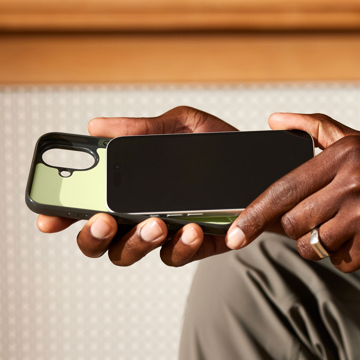 iPhone 16 Plus MagSafe対応ケース - アクセサリ - Beats