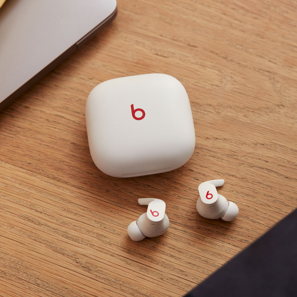 https://www.beatsbydre.com/content/dam/beats/web/product/earbuds/beats-fit-pro/pdp/product-carousel/white/alt/white-05.jpg