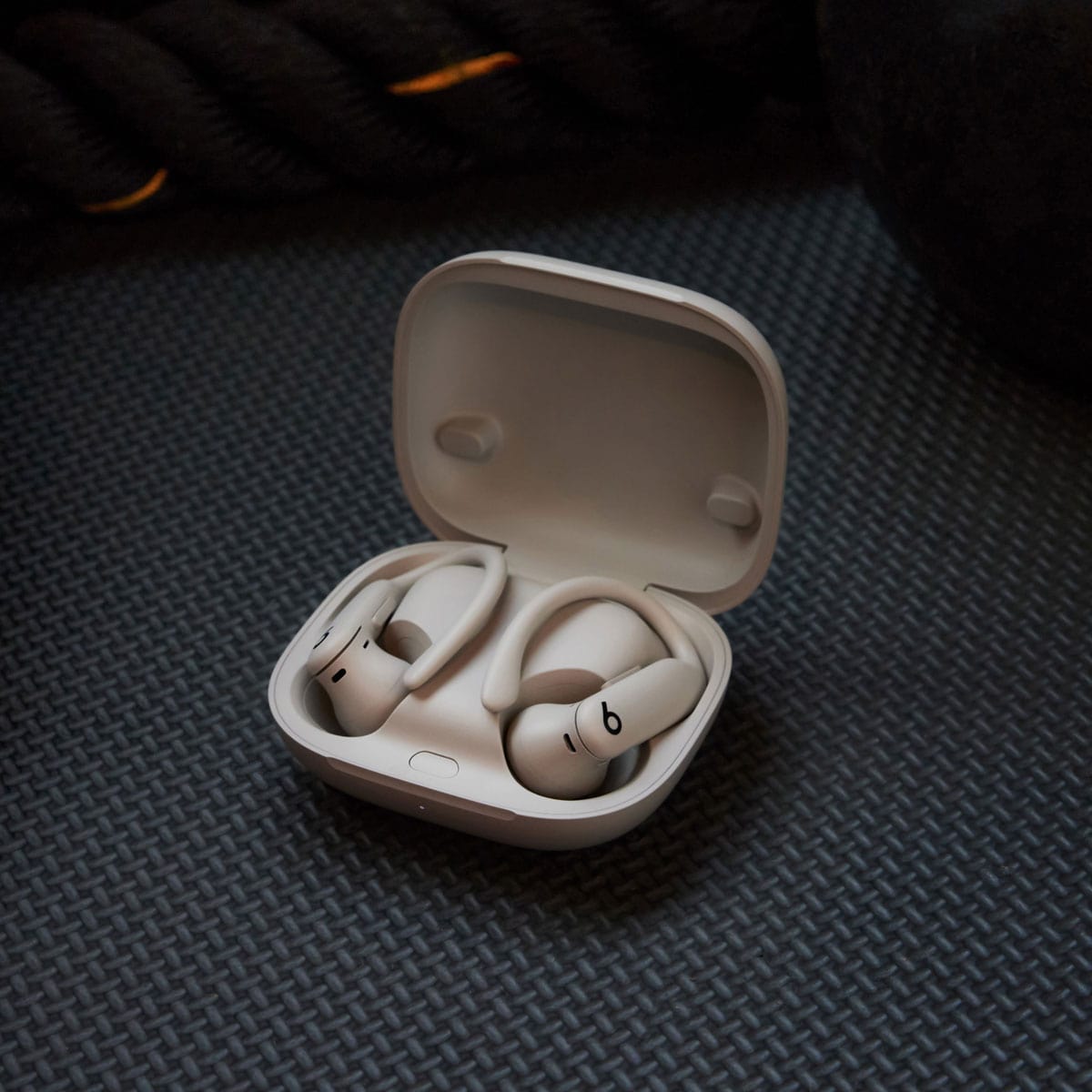Powerbeats Pro 2 ワイヤレスイヤフォン クイックサンド Powerbeats Pro 2 – Wireless Sport Earbuds with Ear Hooks - Beats